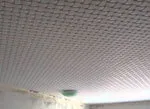 Стельова плитка без швів – види, як правильно наклеїти на стелю