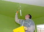 Чим пофарбувати стелю у квартирі – вибір відповідної фарби