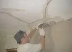 Як зробити ремонт стелі після протікання своїми руками – варіанти та способи